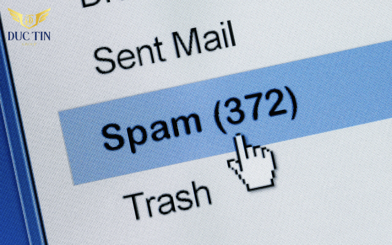 Không nên spam email, gây cảm giác phiền toái cho khách hàng 